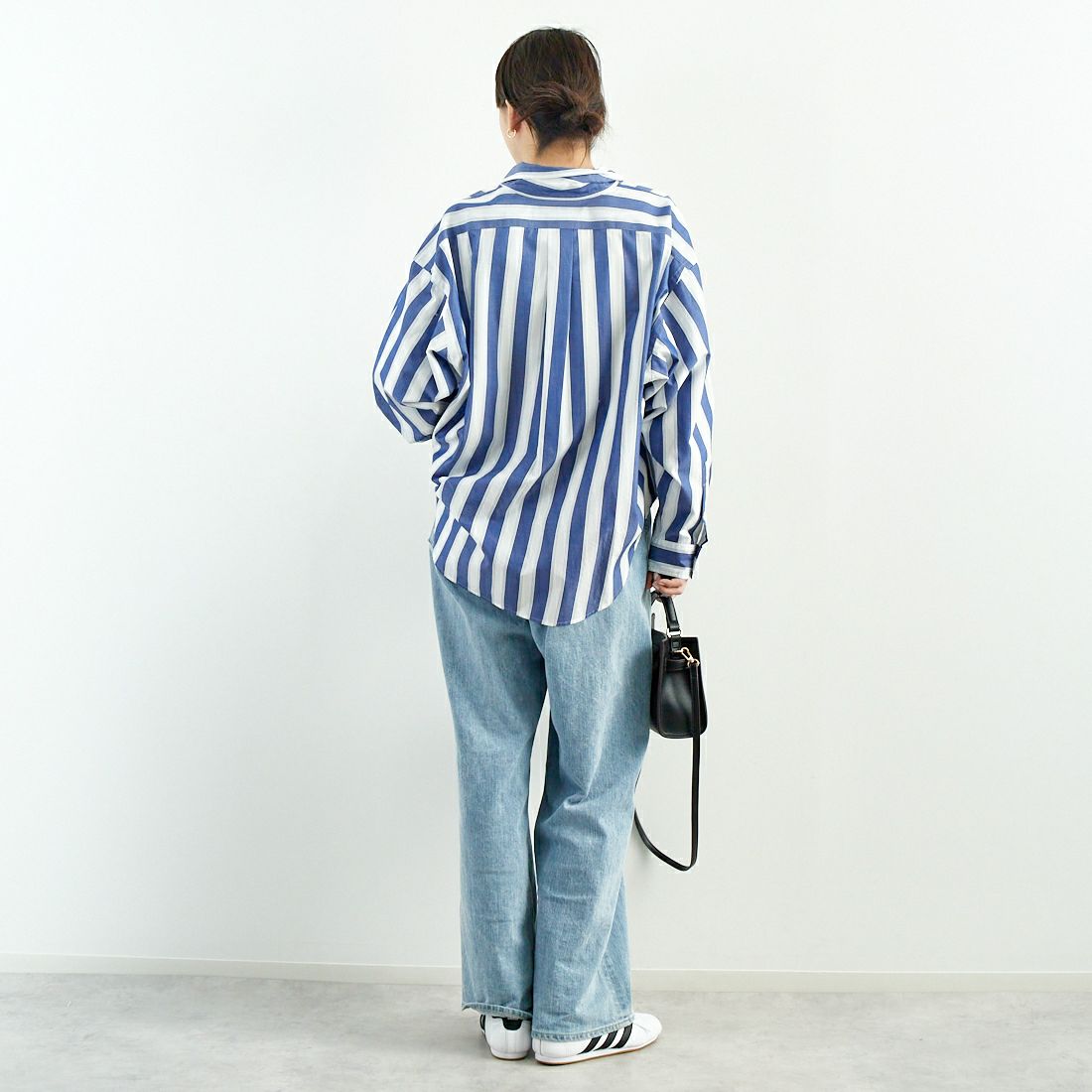 THE SHINZONE [ザ シンゾーン] ストライプダディシャツ [25SMSBL01] 85 NAVY &&モデル身長：167cm 着用サイズ：PO&&