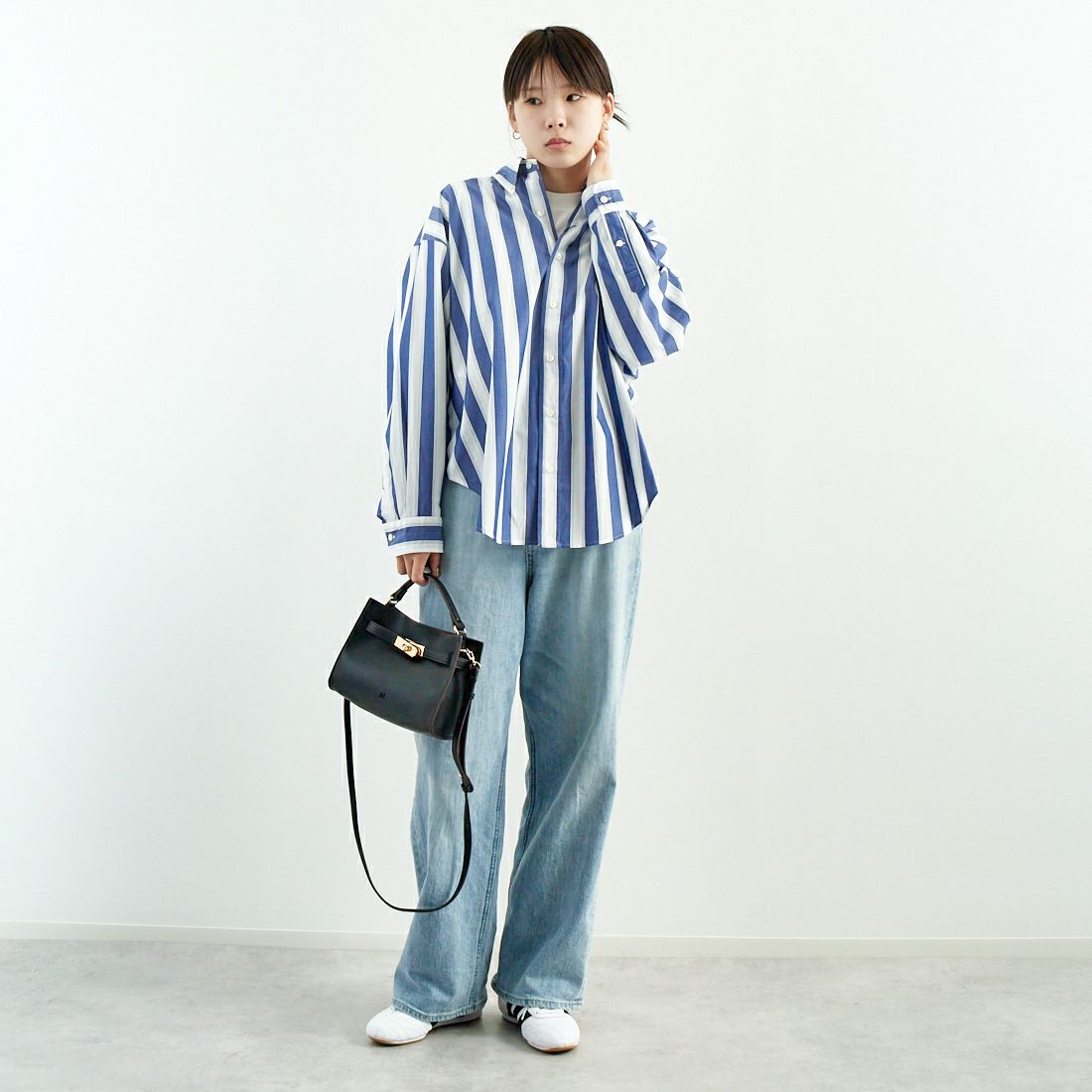 THE SHINZONE [ザ シンゾーン] ストライプダディシャツ [25SMSBL01] 85 NAVY &&モデル身長：167cm 着用サイズ：PO&&