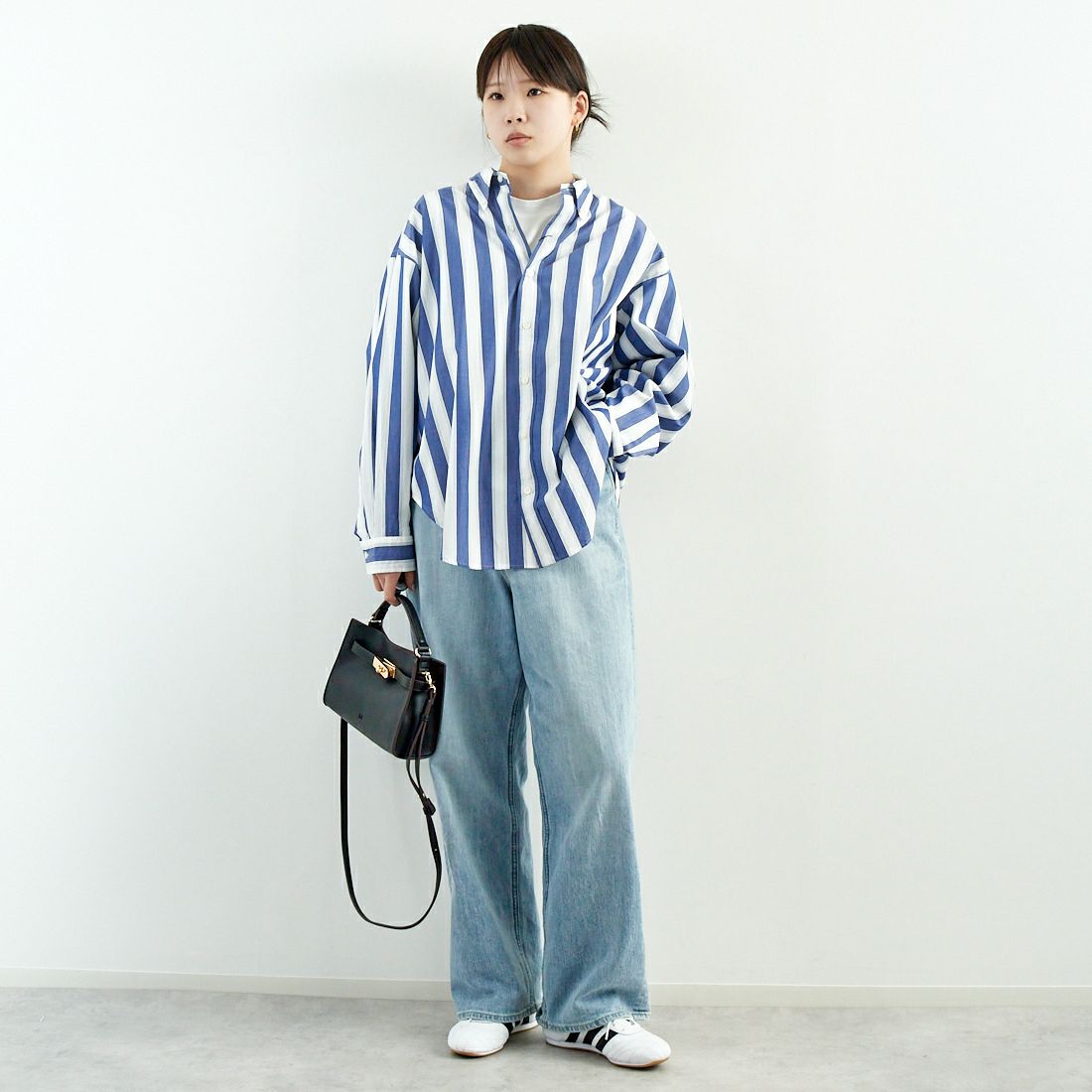 THE SHINZONE [ザ シンゾーン] ストライプダディシャツ [25SMSBL01] 85 NAVY &&モデル身長：167cm 着用サイズ：PO&&
