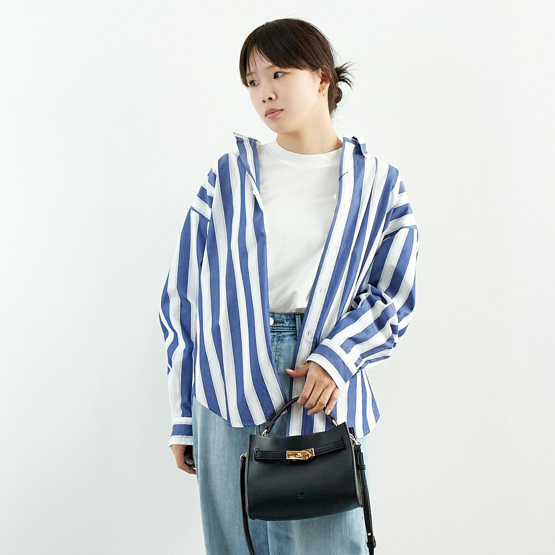 THE SHINZONE [ザ シンゾーン] ストライプダディシャツ [25SMSBL01] 85 NAVY &&モデル身長：167cm 着用サイズ：PO&&