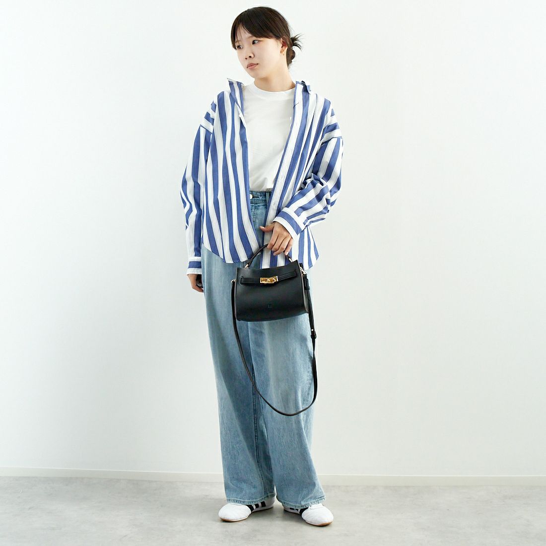 THE SHINZONE [ザ シンゾーン] ストライプダディシャツ [25SMSBL01] 85 NAVY &&モデル身長：167cm 着用サイズ：PO&&