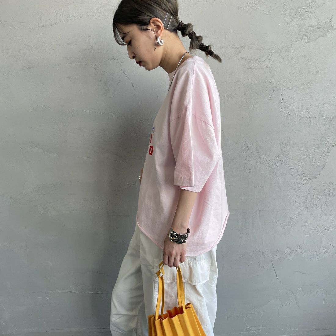 FUNG [ファング] ALOHA MAHALO カットオフプリントTシャツ [ALOHA-MAHALO] PINK &&モデル身長：150cm 着用サイズ：M&&