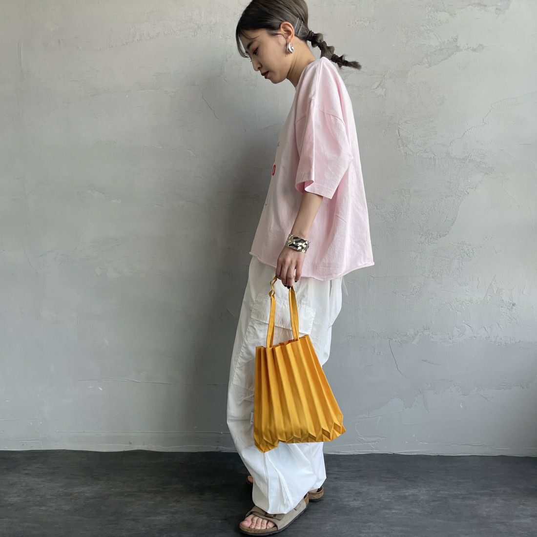 FUNG [ファング] ALOHA MAHALO カットオフプリントTシャツ [ALOHA-MAHALO] PINK &&モデル身長：150cm 着用サイズ：M&&