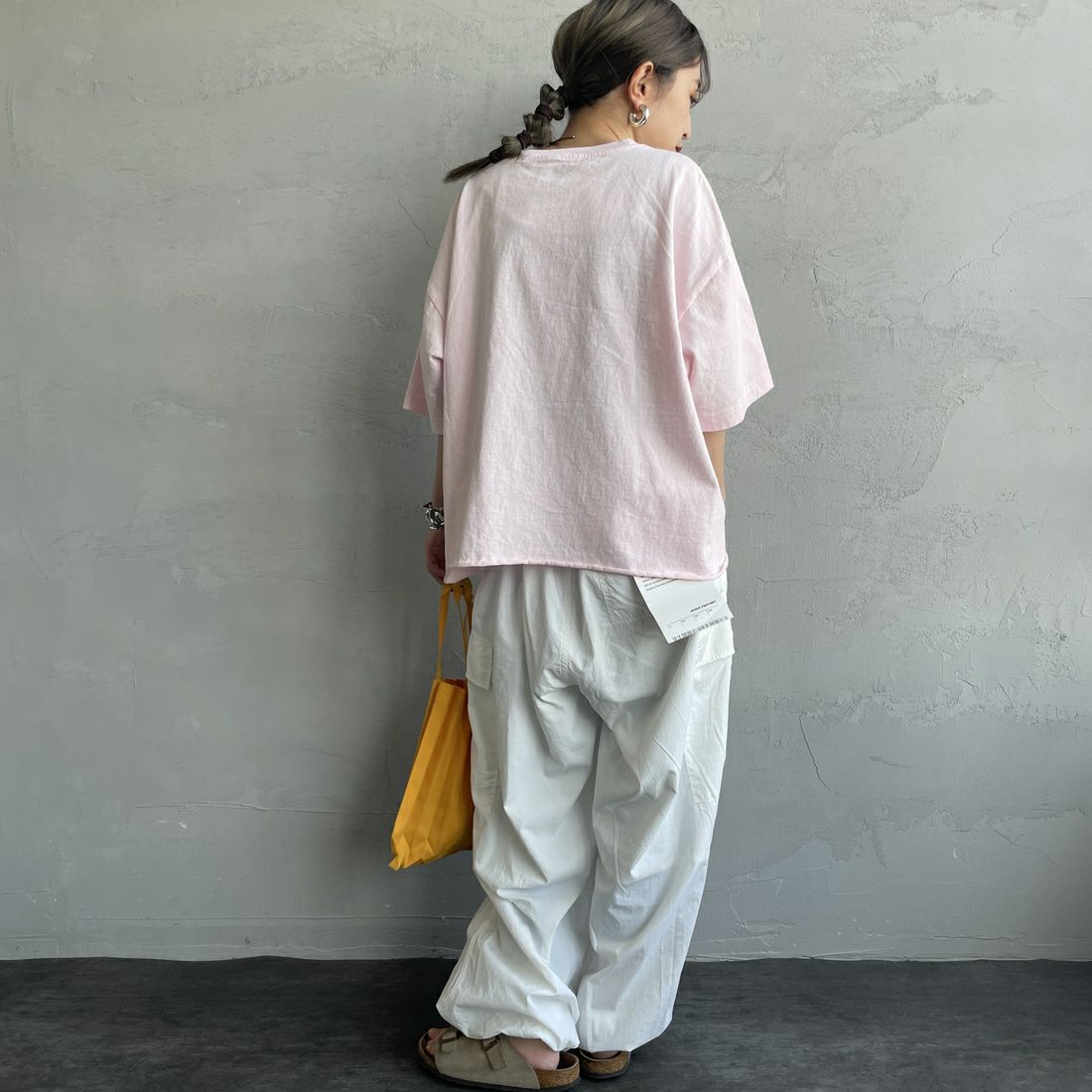 FUNG [ファング] ALOHA MAHALO カットオフプリントTシャツ [ALOHA-MAHALO] PINK &&モデル身長：150cm 着用サイズ：M&&