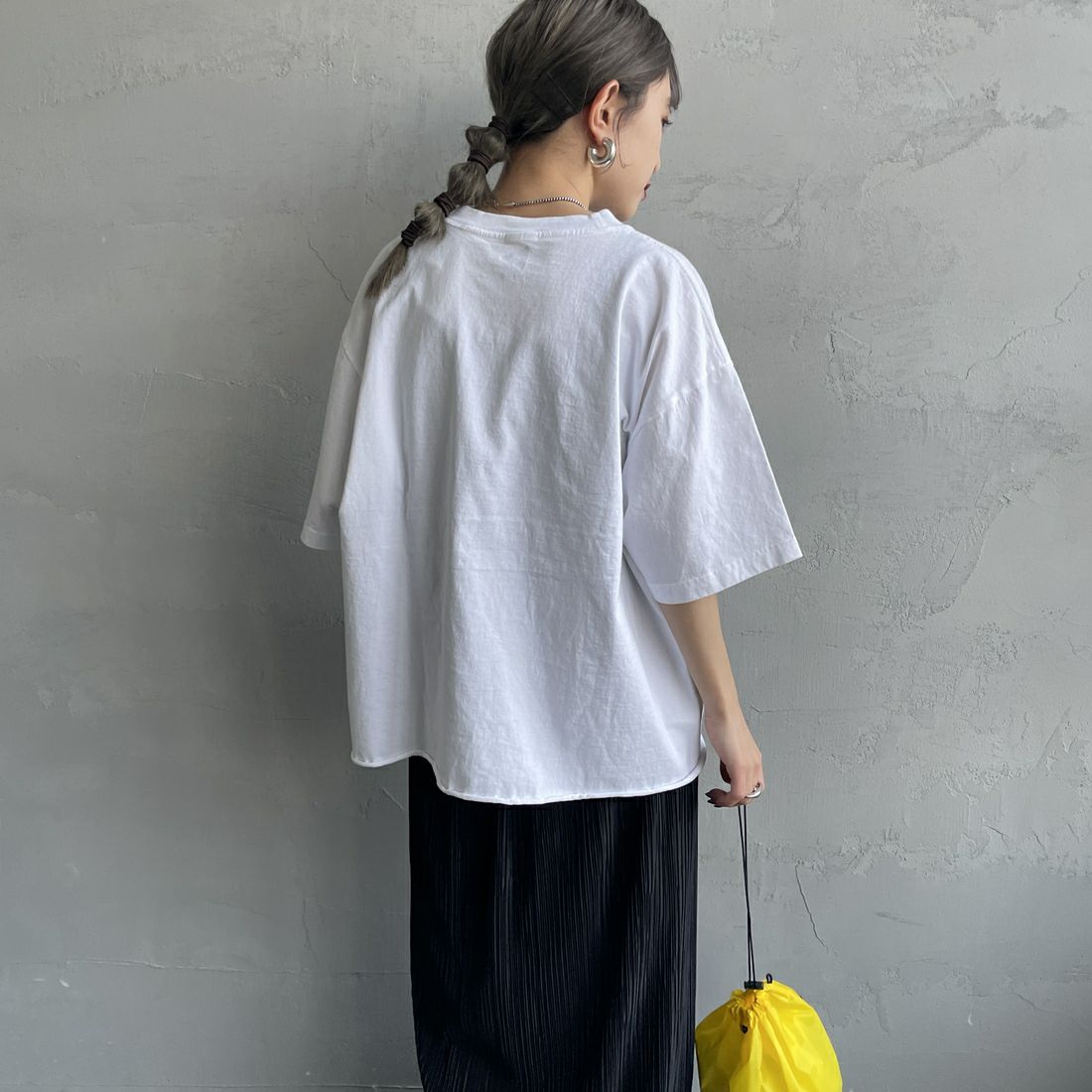 FUNG [ファング] BROOKLYN カットオフプリントTシャツ [BROOKLYN] WHITE &&モデル身長：150cm 着用サイズ：M&&
