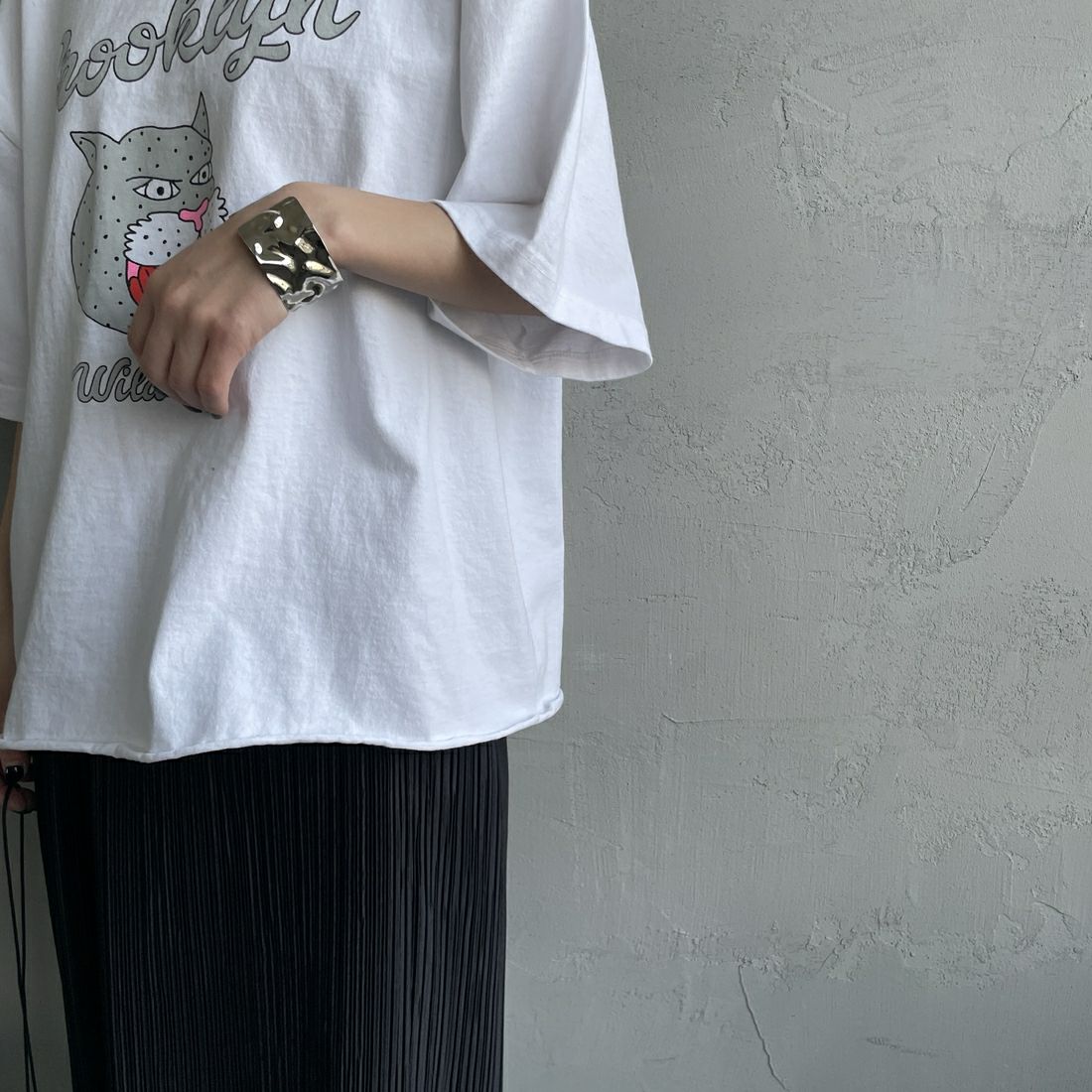 FUNG [ファング] BROOKLYN カットオフプリントTシャツ [BROOKLYN] WHITE &&モデル身長：150cm 着用サイズ：M&&