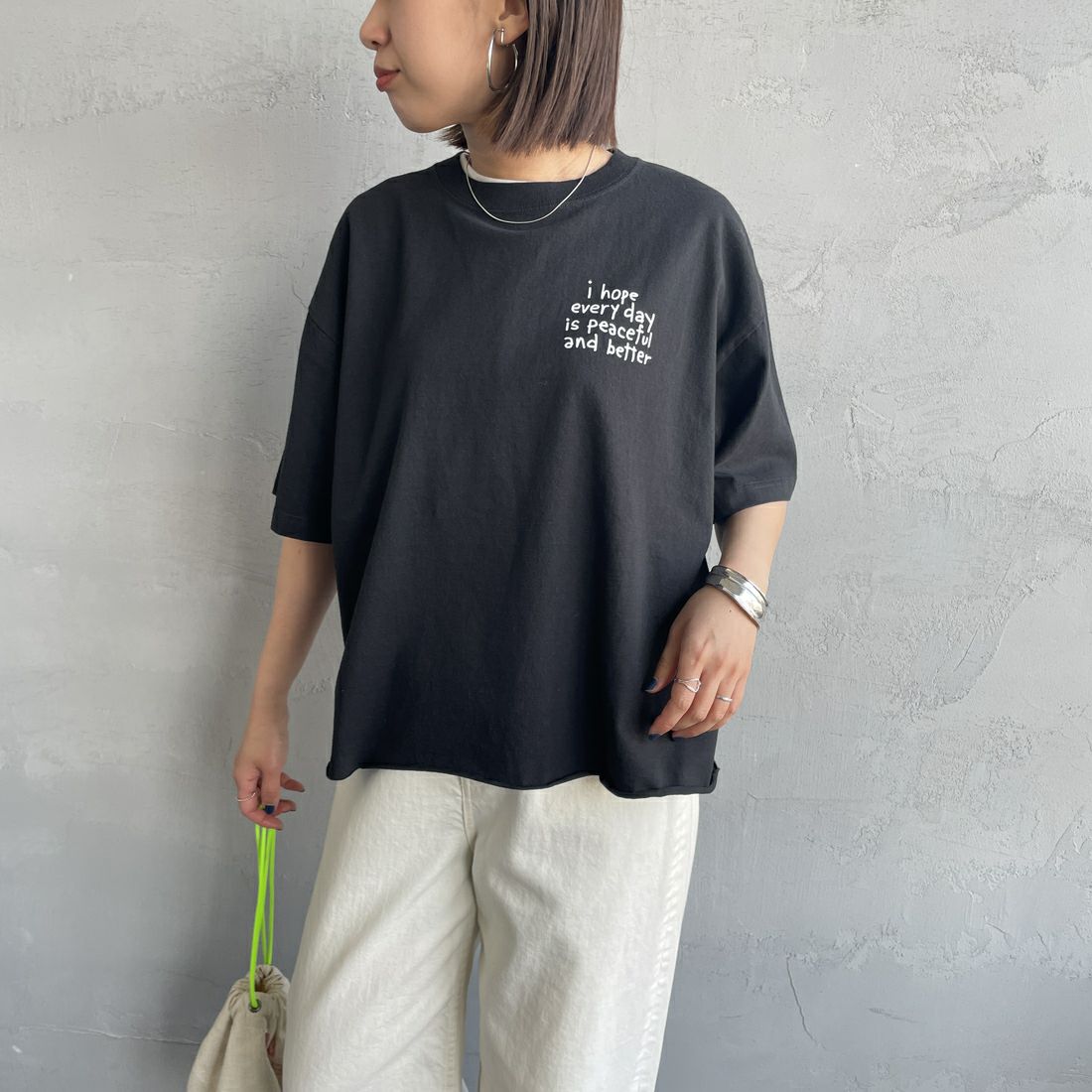 FUNG [ファング] PEACEFUL FB カットオフプリントTシャツ [PEACEFUL-FB] BK/WHITE &&モデル身長：159cm 着用サイズ：M&&