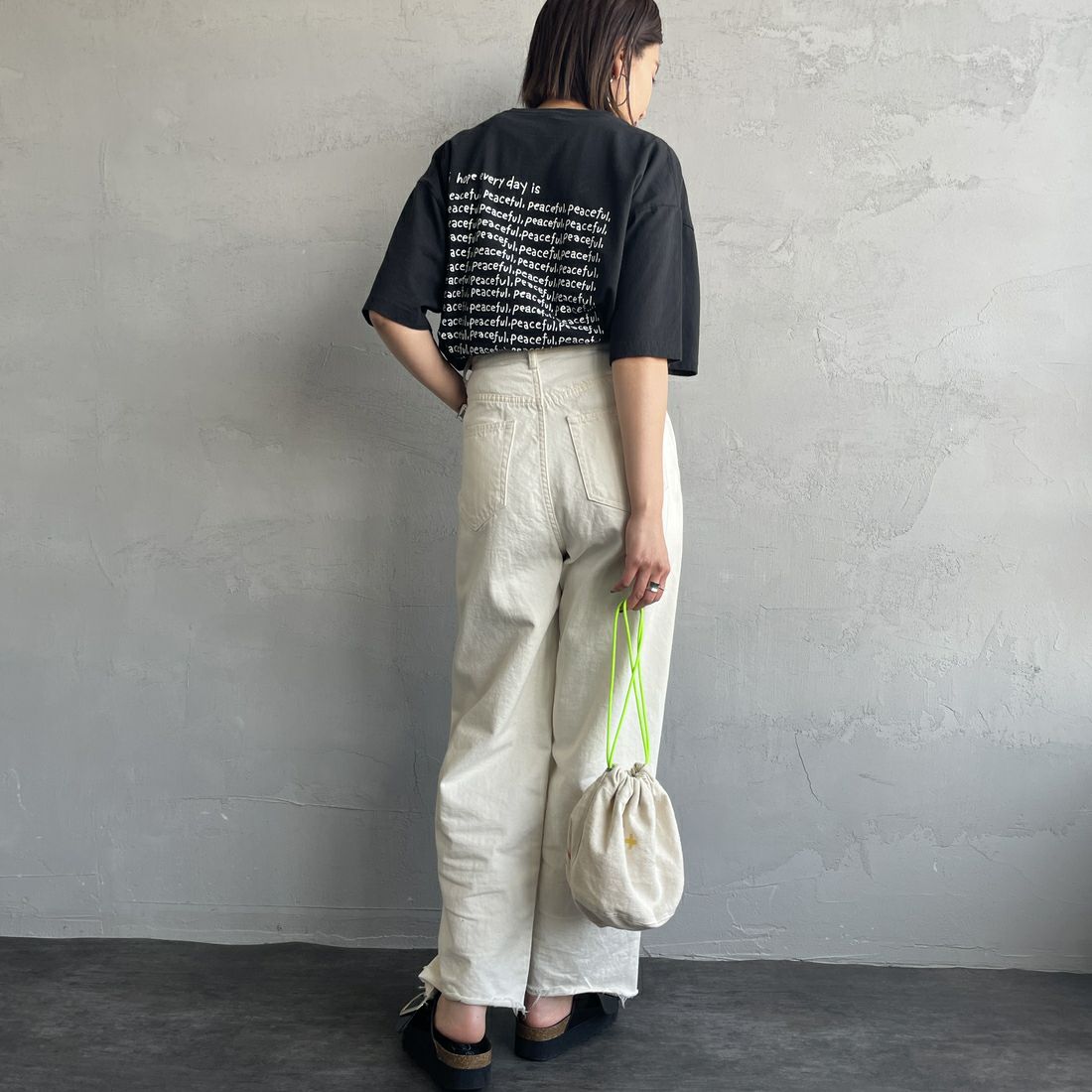 FUNG [ファング] PEACEFUL FB カットオフプリントTシャツ [PEACEFUL-FB] BK/WHITE &&モデル身長：159cm 着用サイズ：M&&