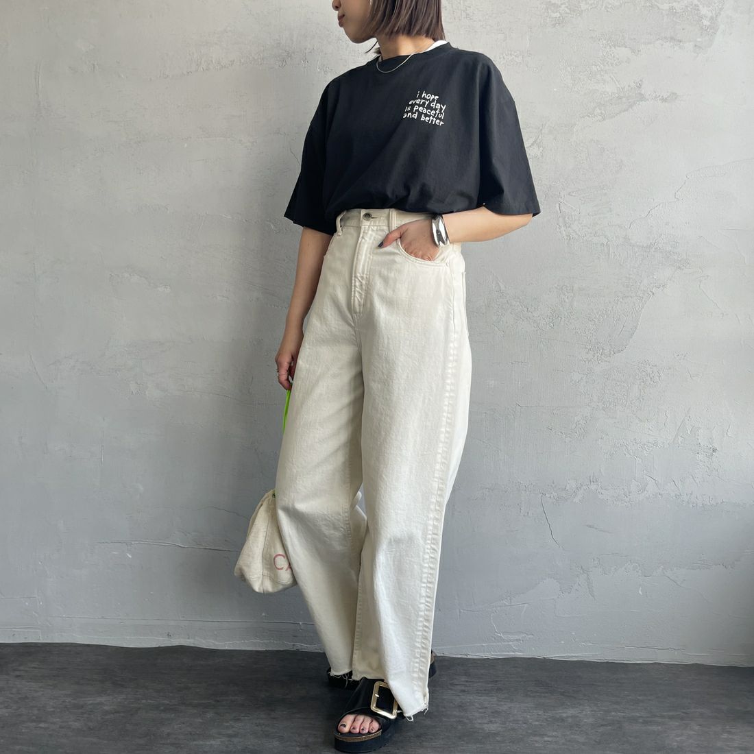 FUNG [ファング] PEACEFUL FB カットオフプリントTシャツ [PEACEFUL-FB] BK/WHITE &&モデル身長：159cm 着用サイズ：M&&