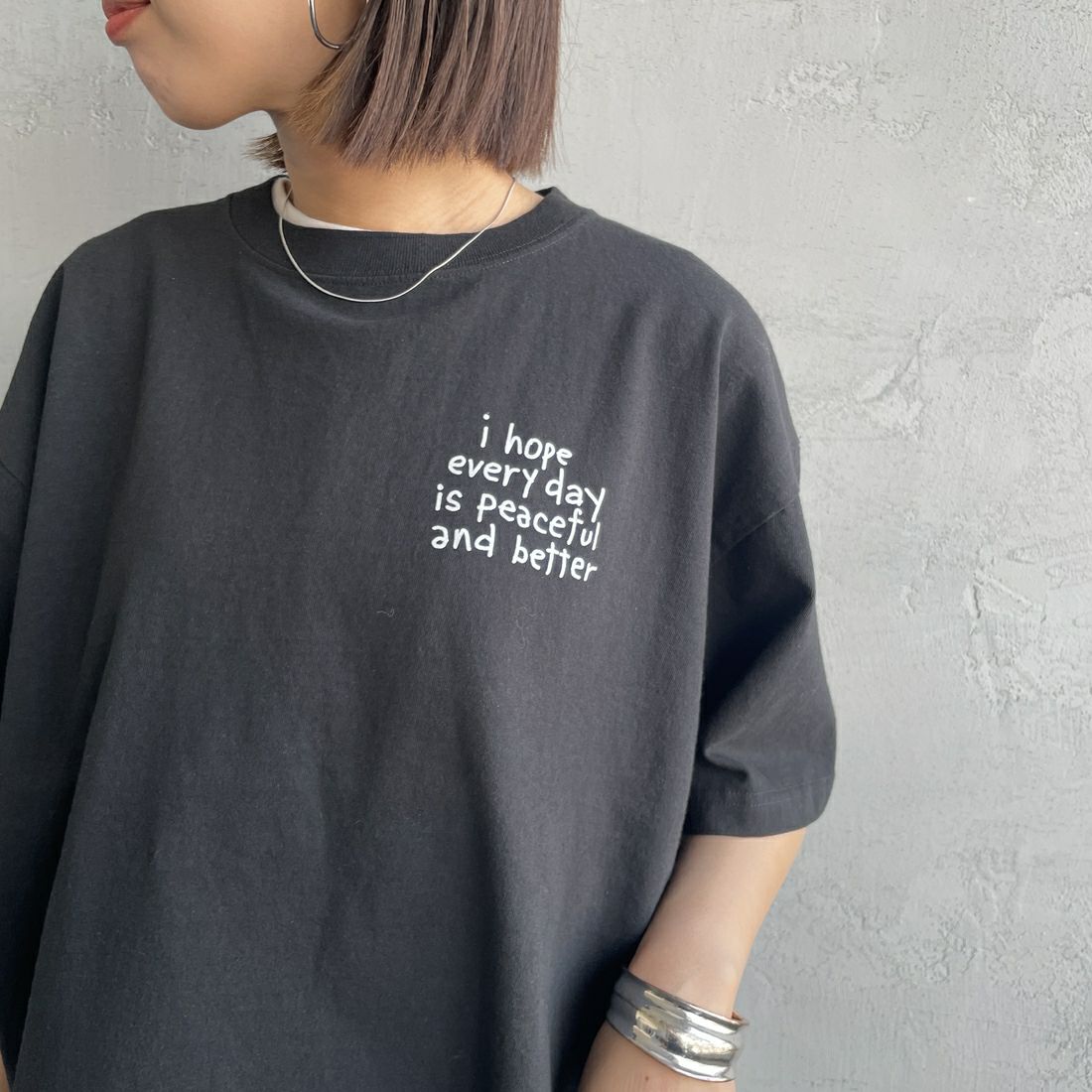 FUNG [ファング] PEACEFUL FB カットオフプリントTシャツ [PEACEFUL-FB] BK/WHITE &&モデル身長：159cm 着用サイズ：M&&