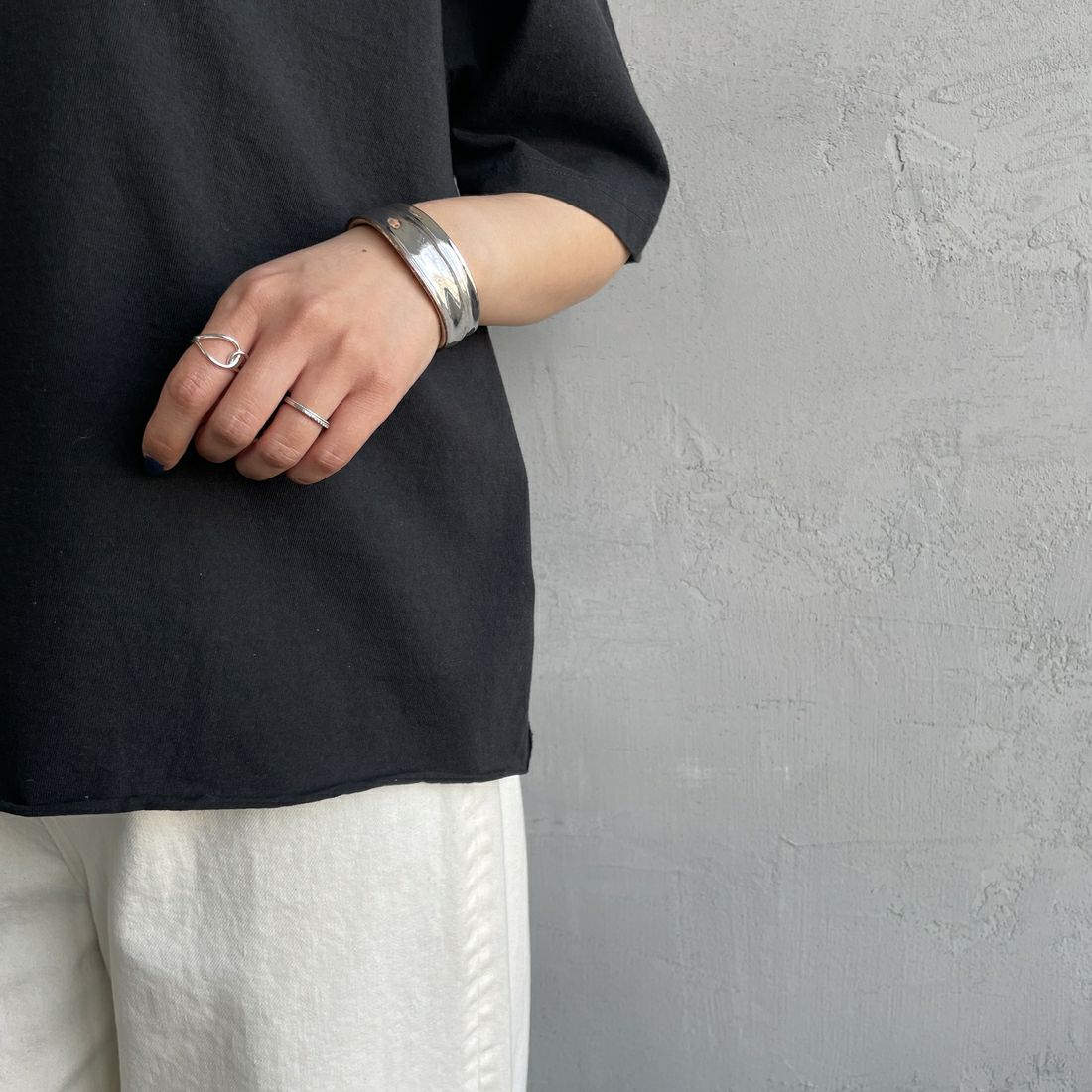 FUNG [ファング] PEACEFUL FB カットオフプリントTシャツ [PEACEFUL-FB] BK/WHITE &&モデル身長：159cm 着用サイズ：M&&