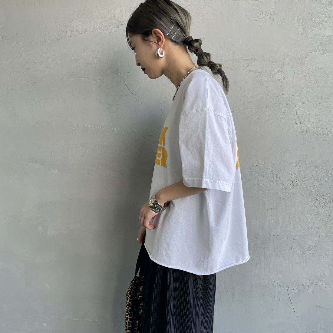 FUNG [ファング] THINK BIGGER カットオフプリントTシャツ [THINK-BIGGER] WH/YELLOW &&モデル身長：150cm 着用サイズ：M&&