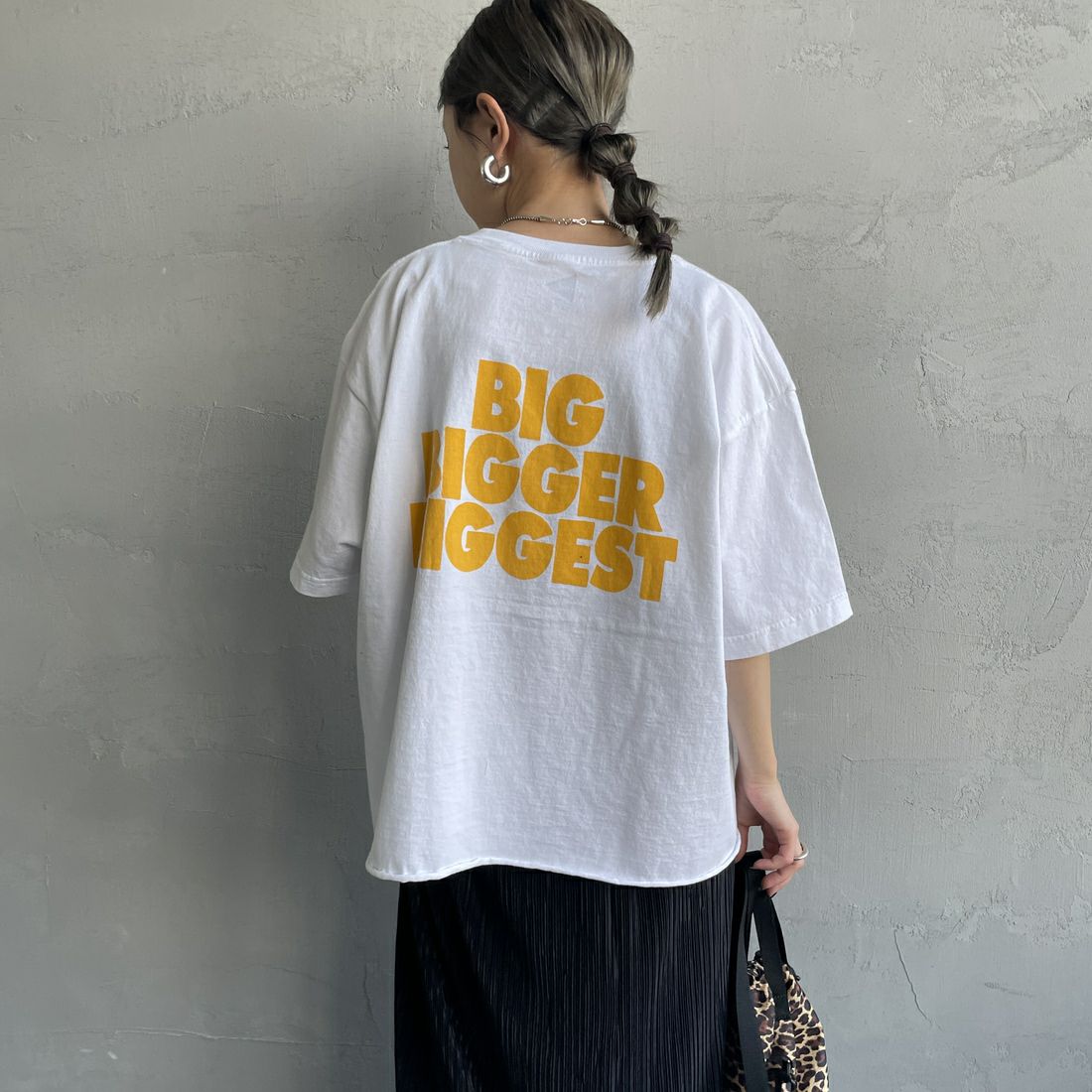 FUNG [ファング] THINK BIGGER カットオフプリントTシャツ [THINK-BIGGER] WH/YELLOW &&モデル身長：150cm 着用サイズ：M&&