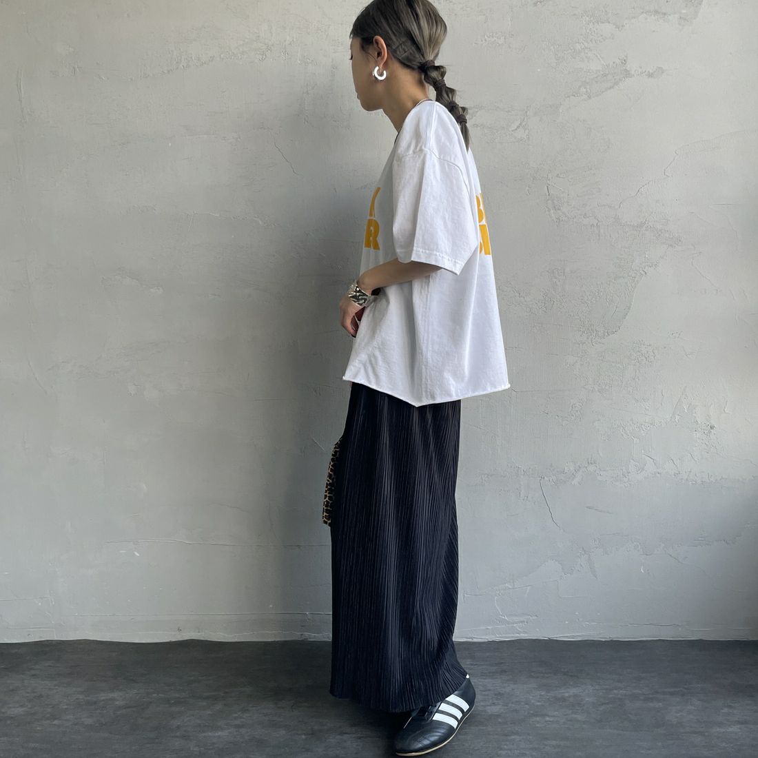 FUNG [ファング] THINK BIGGER カットオフプリントTシャツ [THINK-BIGGER] WH/YELLOW &&モデル身長：150cm 着用サイズ：M&&