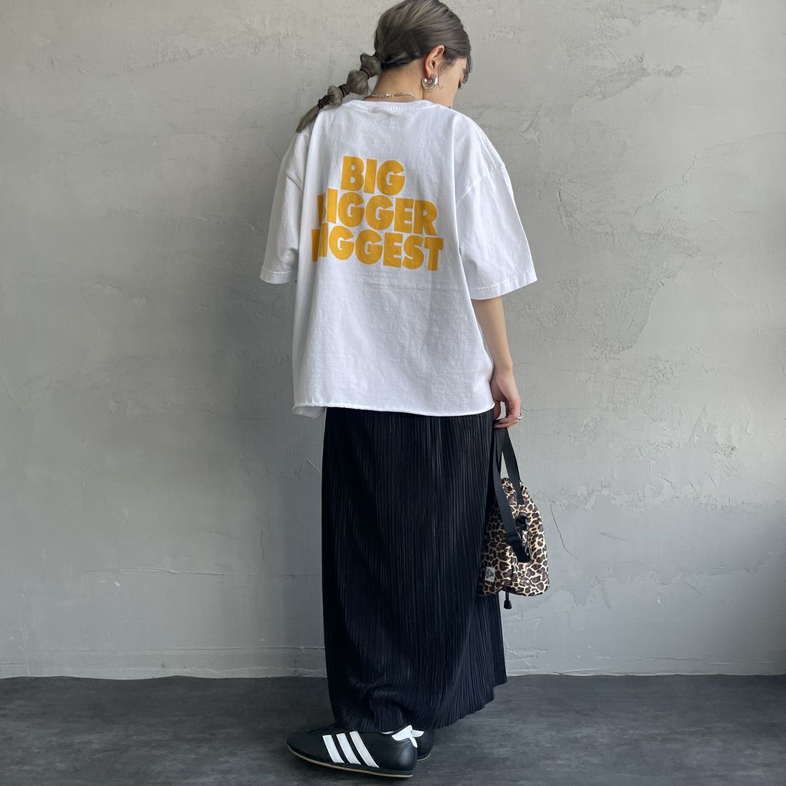 FUNG [ファング] THINK BIGGER カットオフプリントTシャツ [THINK-BIGGER] WH/YELLOW &&モデル身長：150cm 着用サイズ：M&&