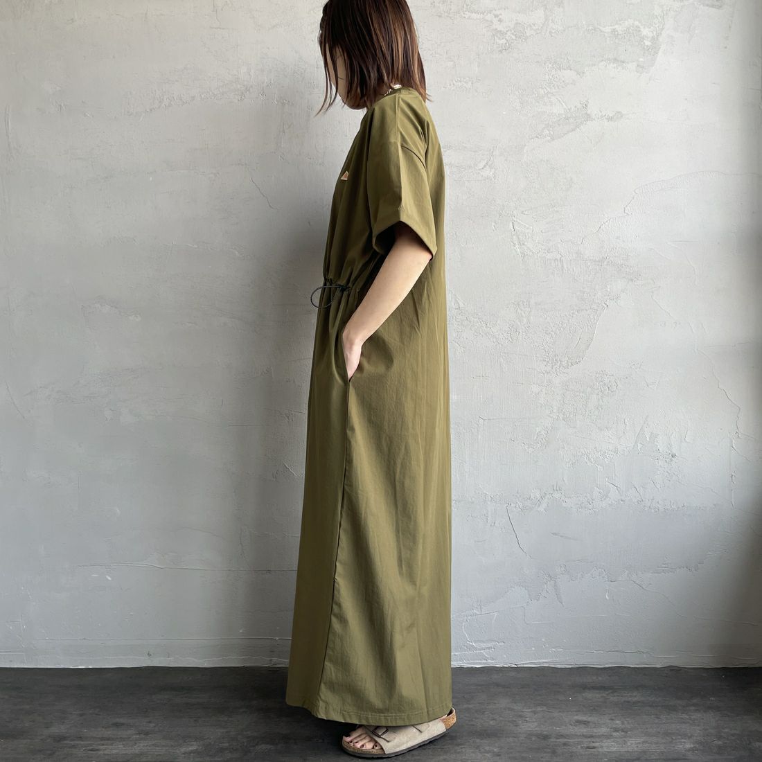 KELTY [ケルティ] 別注 ラッシュコンフォート ショートスリーブナイロンワンピース [KE252W30IN01-JF] ｵﾘｰﾌﾞ &&モデル身長：158cm 着用サイズ：F&&