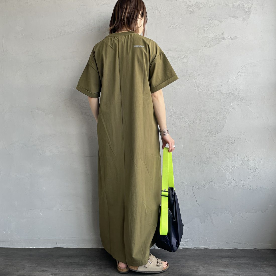 KELTY [ケルティ] 別注 ラッシュコンフォート ショートスリーブナイロンワンピース [KE252W30IN01-JF] ｵﾘｰﾌﾞ &&モデル身長：158cm 着用サイズ：F&&