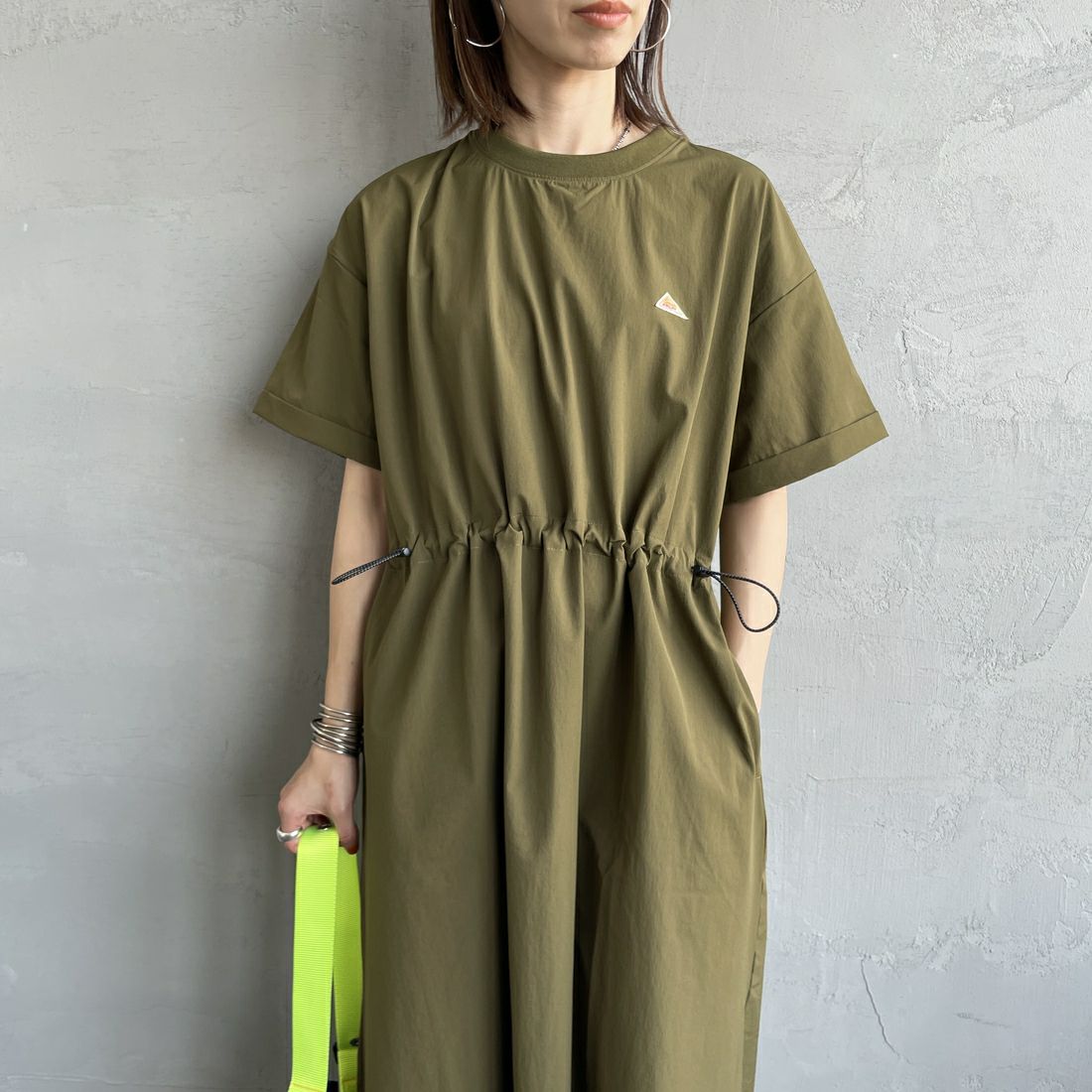 KELTY [ケルティ] 別注 ラッシュコンフォート ショートスリーブナイロンワンピース [KE252W30IN01-JF] ｵﾘｰﾌﾞ &&モデル身長：158cm 着用サイズ：F&&