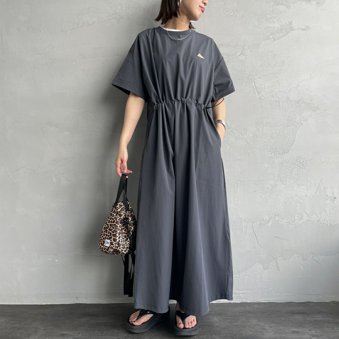 KELTY [ケルティ] 別注 ラッシュコンフォート ショートスリーブナイロンワンピース [KE252W30IN01-JF] ﾁｬｺｰﾙ  &&モデル身長：159cm 着用サイズ：F&&