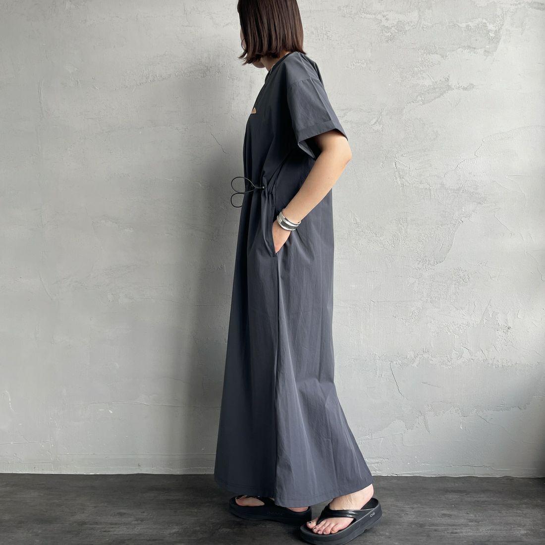 KELTY [ケルティ] 別注 ラッシュコンフォート ショートスリーブナイロンワンピース [KE252W30IN01-JF] ﾁｬｺｰﾙ  &&モデル身長：159cm 着用サイズ：F&&