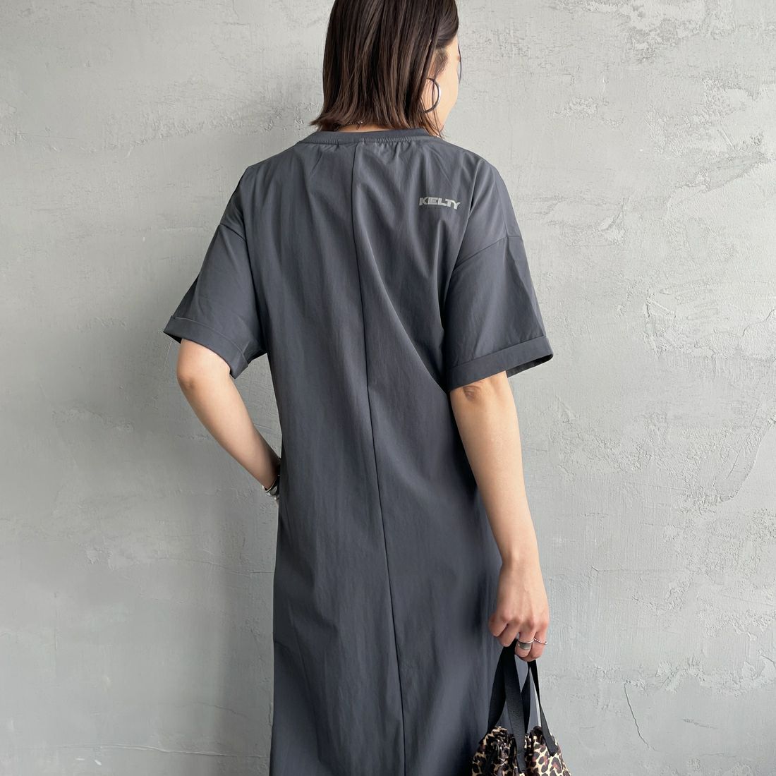 KELTY [ケルティ] 別注 ラッシュコンフォート ショートスリーブナイロンワンピース [KE252W30IN01-JF] ﾁｬｺｰﾙ  &&モデル身長：159cm 着用サイズ：F&&