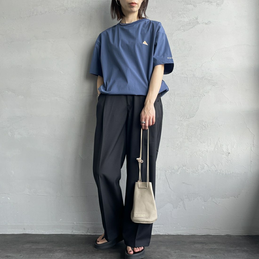 KELTY [ケルティ] 別注 ラッシュコンフォート ショートスリーブナイロンTシャツ [KE252W30IN02-JF] ﾌﾞﾙｰ &&モデル身長：158cm 着用サイズ：F&&