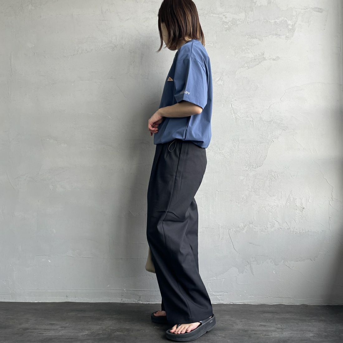 KELTY [ケルティ] 別注 ラッシュコンフォート ショートスリーブナイロンTシャツ [KE252W30IN02-JF] ﾌﾞﾙｰ &&モデル身長：158cm 着用サイズ：F&&