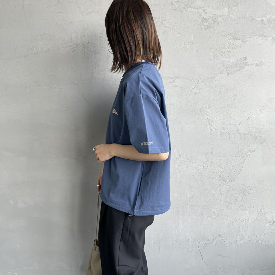 KELTY [ケルティ] 別注 ラッシュコンフォート ショートスリーブナイロンTシャツ [KE252W30IN02-JF] ﾌﾞﾙｰ &&モデル身長：158cm 着用サイズ：F&&