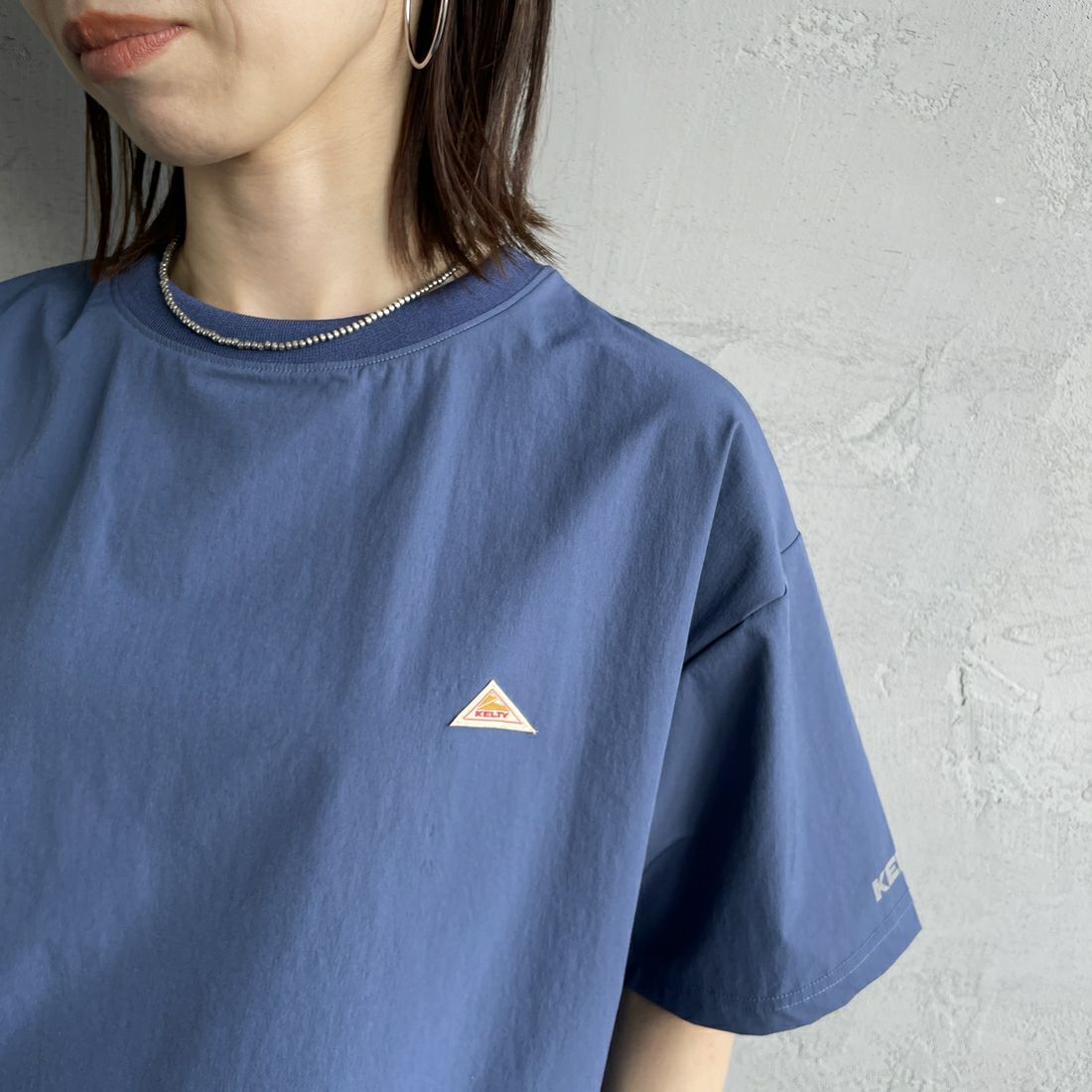KELTY [ケルティ] 別注 ラッシュコンフォート ショートスリーブナイロンTシャツ [KE252W30IN02-JF] ﾌﾞﾙｰ &&モデル身長：158cm 着用サイズ：F&&