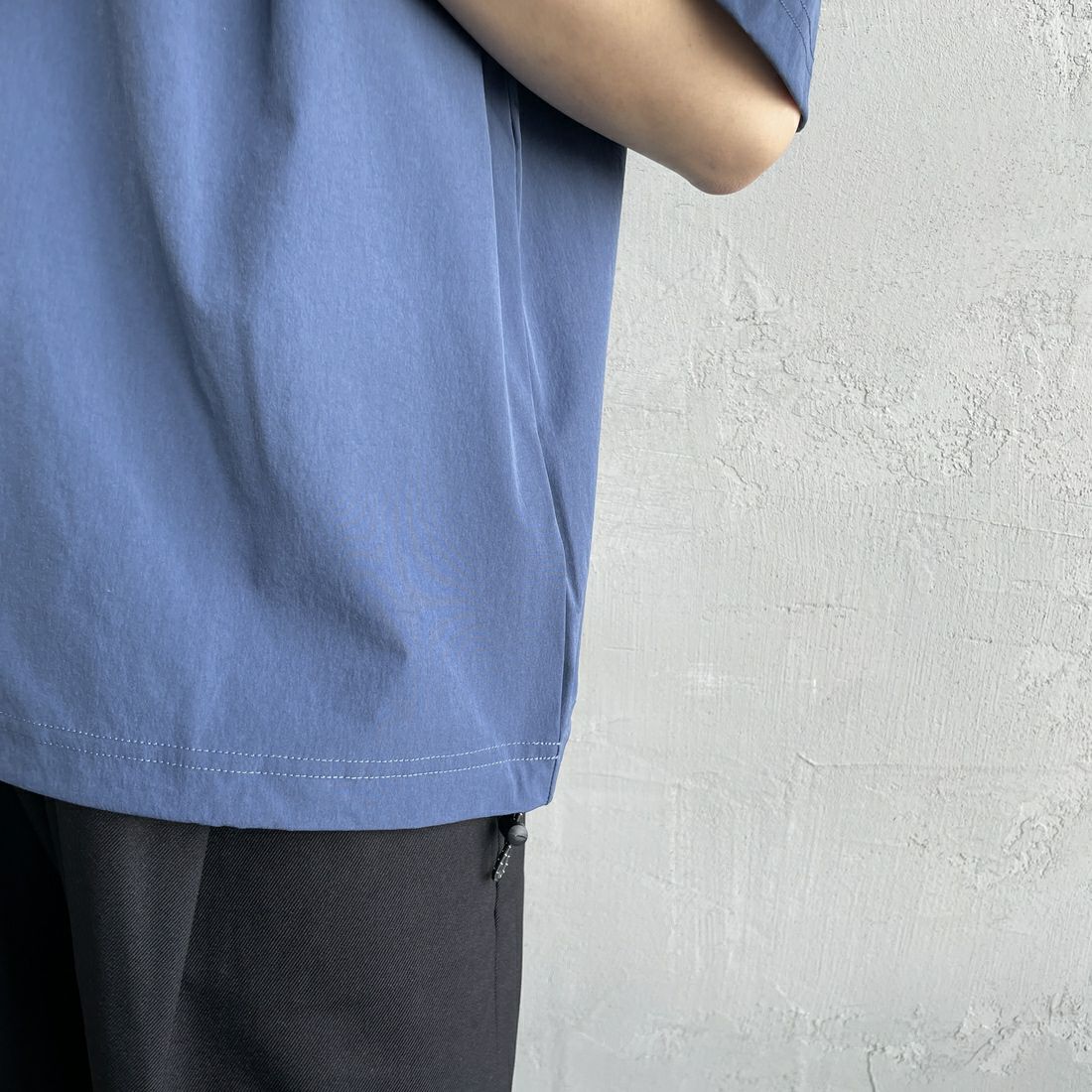 KELTY [ケルティ] 別注 ラッシュコンフォート ショートスリーブナイロンTシャツ [KE252W30IN02-JF] ﾌﾞﾙｰ &&モデル身長：158cm 着用サイズ：F&&