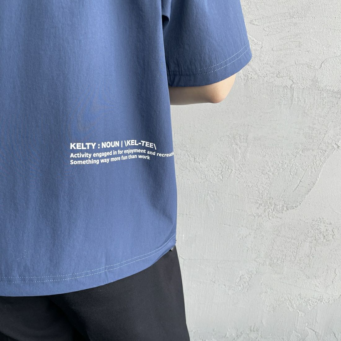 KELTY [ケルティ] 別注 ラッシュコンフォート ショートスリーブナイロンTシャツ [KE252W30IN02-JF] ﾌﾞﾙｰ &&モデル身長：158cm 着用サイズ：F&&