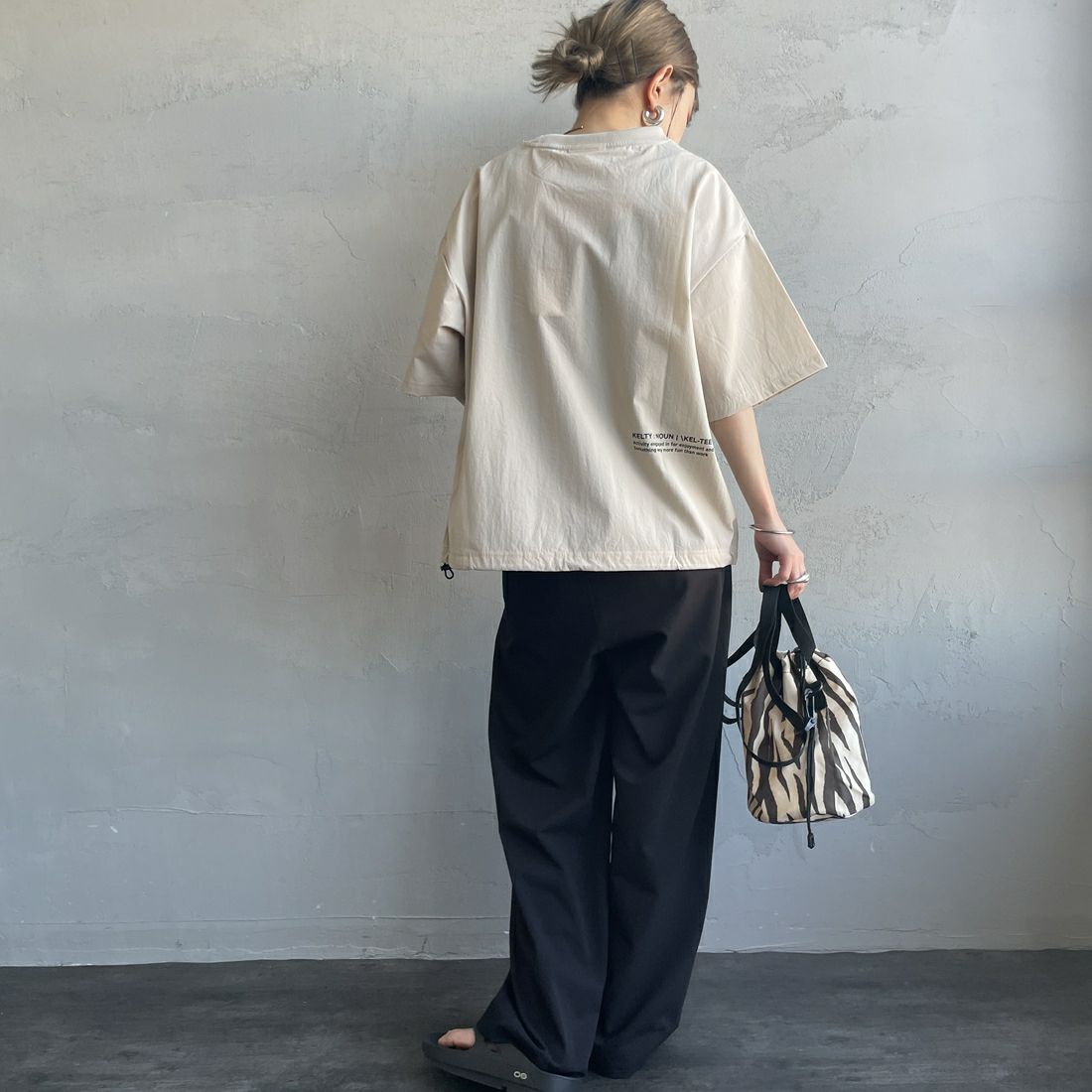 KELTY [ケルティ] 別注 ラッシュコンフォート ショートスリーブナイロンTシャツ [KE252W30IN02-JF] ｸﾞﾚｰｼﾞｭ &&モデル身長：150cm 着用サイズ：F&&