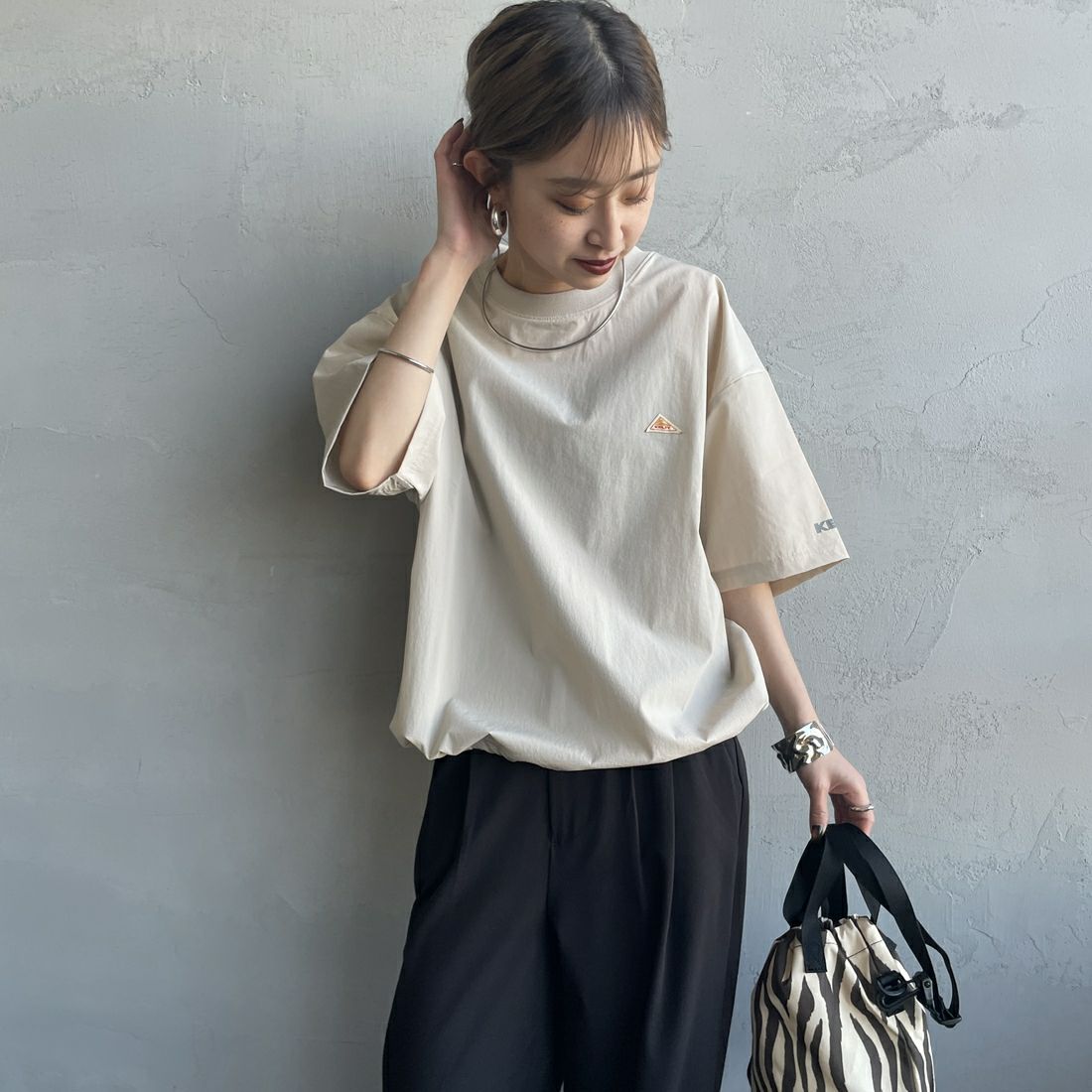 KELTY [ケルティ] 別注 ラッシュコンフォート ショートスリーブナイロンTシャツ [KE252W30IN02-JF] ｸﾞﾚｰｼﾞｭ &&モデル身長：150cm 着用サイズ：F&&