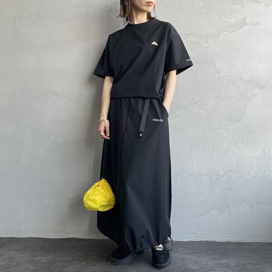 KELTY [ケルティ] 別注 ラッシュコンフォート ショートスリーブナイロンTシャツ [KE252W30IN02-JF] ﾌﾞﾗｯｸ &&モデル身長：158cm 着用サイズ：F&&