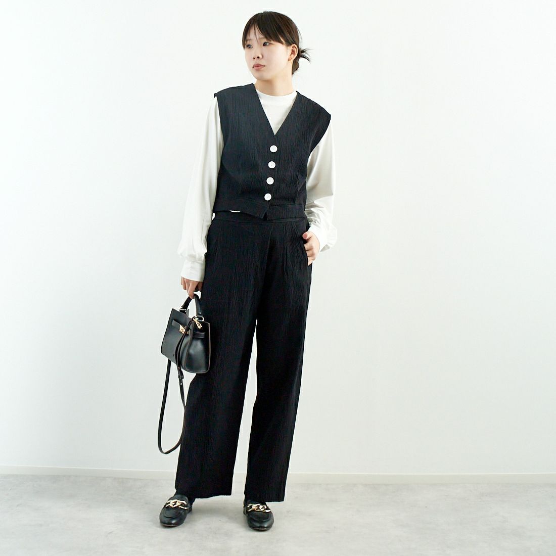 me. [ミードット] バンピーコットン2WAYベスト [ME-25109] 298 N.BLAC &&モデル身長：167cm 着用サイズ：F&&
