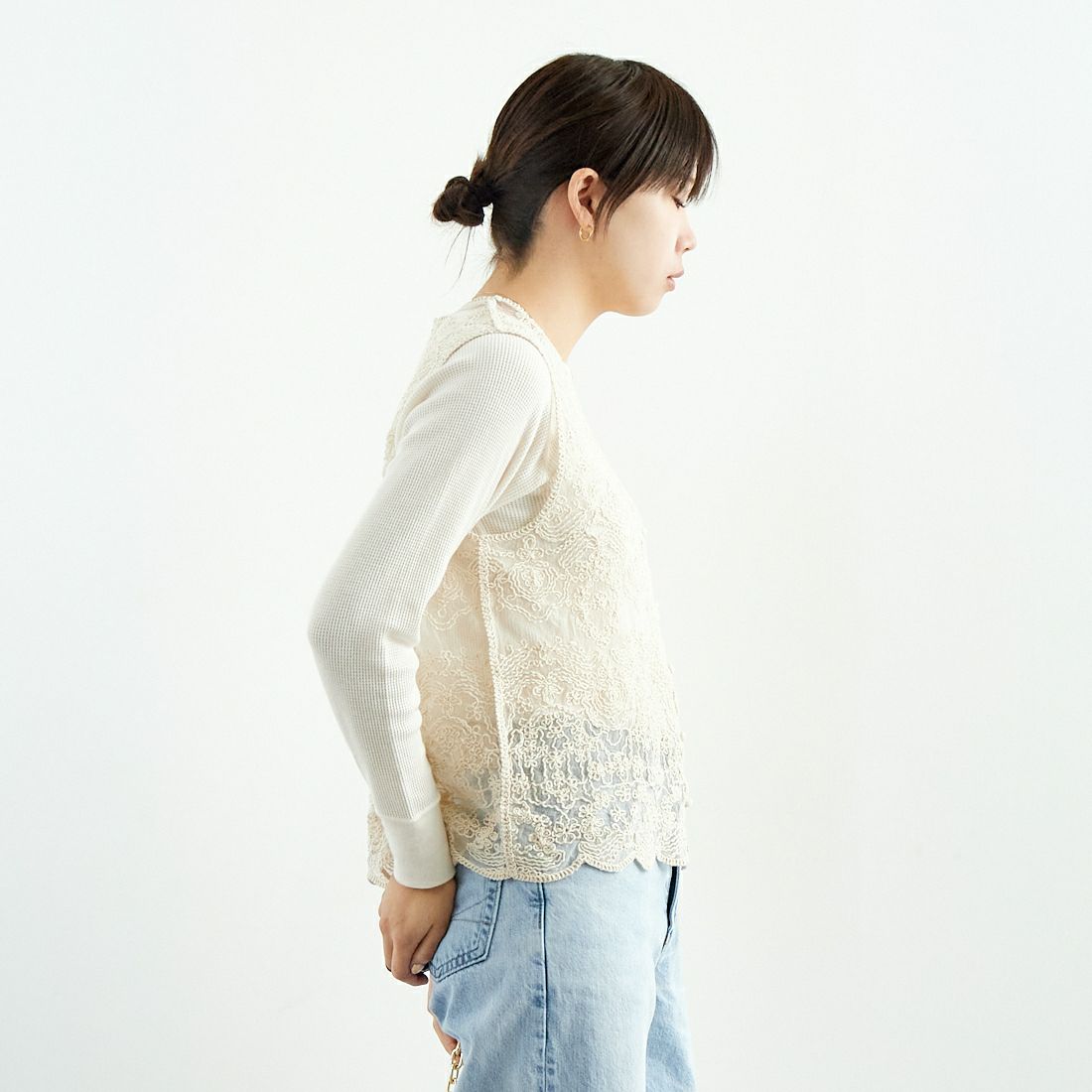 TORRAZZO DONNA [トラッゾドンナ] メッシュレースベスト [6259-465] 43 BEIGE &&モデル身長：167cm 着用サイズ：F&&