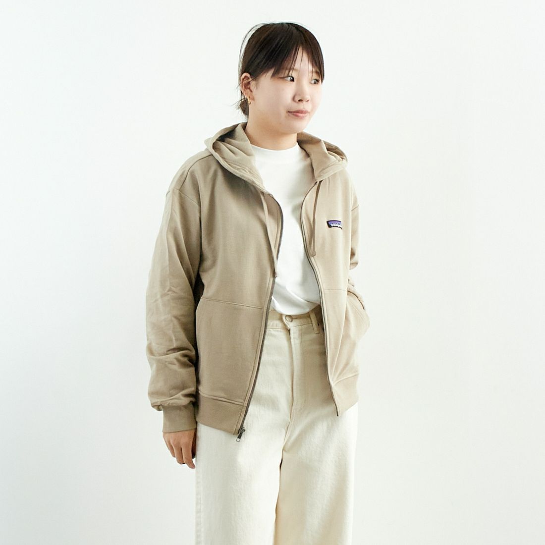 patagonia [パタゴニア] ウィメンズ アーニャフルジップフーディ [42146] SBDY &&モデル身長：167cm 着用サイズ：S&&