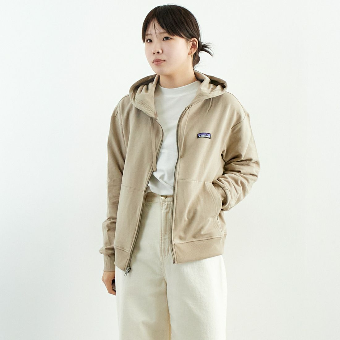 patagonia [パタゴニア] ウィメンズ アーニャフルジップフーディ [42146] SBDY &&モデル身長：167cm 着用サイズ：S&&