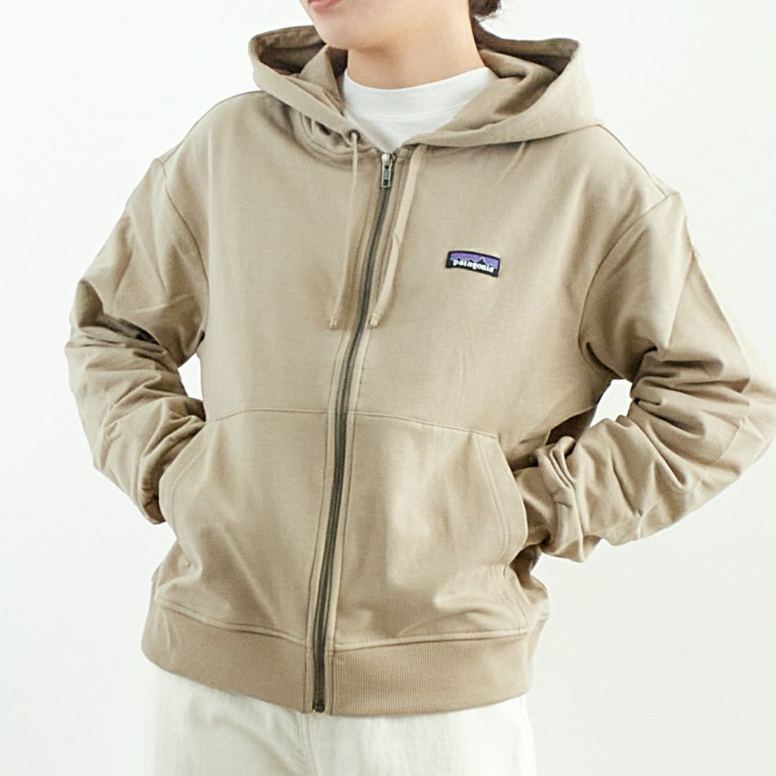 patagonia [パタゴニア] ウィメンズ アーニャフルジップフーディ [42146] SBDY &&モデル身長：167cm 着用サイズ：S&&