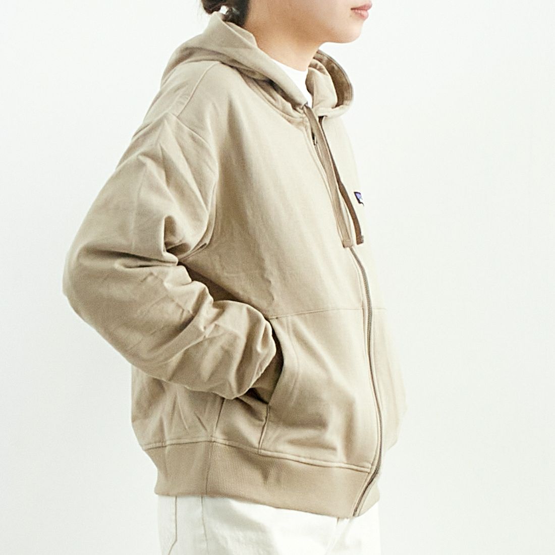 patagonia [パタゴニア] ウィメンズ アーニャフルジップフーディ [42146] SBDY &&モデル身長：167cm 着用サイズ：S&&