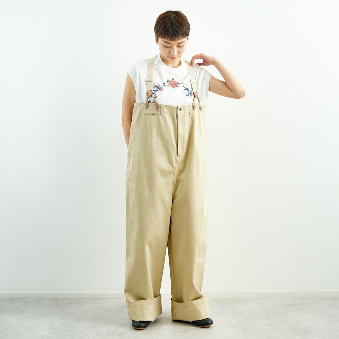 RhodolirioN [ロドリリオン] チノクロス サスペンダーパンツ [QT1014] A KHAKI &&モデル身長：160cm 着用サイズ：ONE SIZE&&