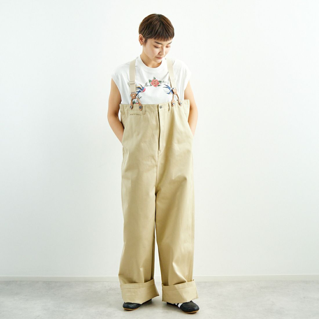RhodolirioN [ロドリリオン] チノクロス サスペンダーパンツ [QT1014] A KHAKI &&モデル身長：160cm 着用サイズ：ONE SIZE&&