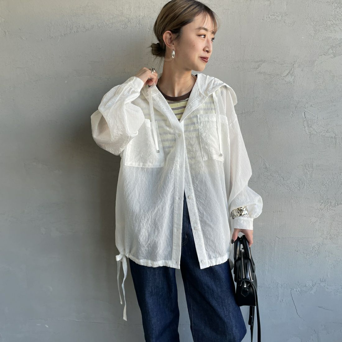 nenom [ネノム] シアーストライプ シャツパーカー [NE25112008] 02 OFF &&モデル身長：150cm 着用サイズ：F&&