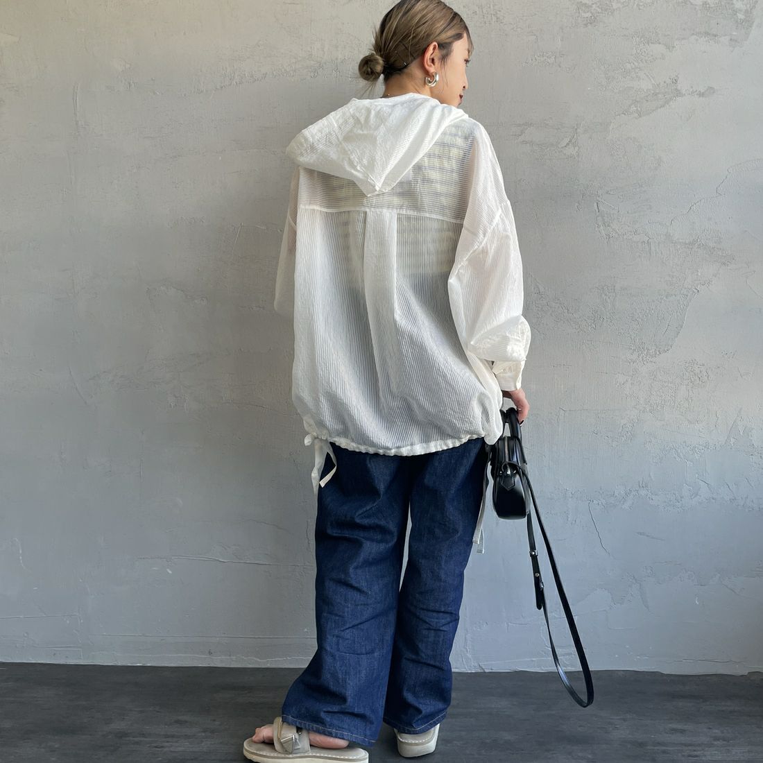 nenom [ネノム] シアーストライプ シャツパーカー [NE25112008] 02 OFF &&モデル身長：150cm 着用サイズ：F&&