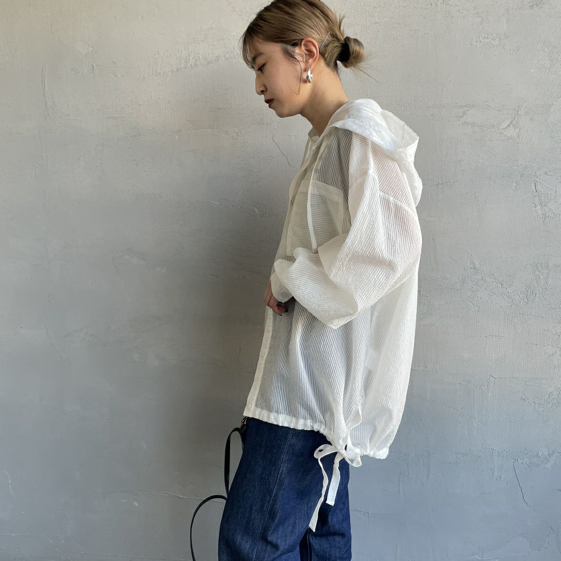 nenom [ネノム] シアーストライプ シャツパーカー [NE25112008] 02 OFF &&モデル身長：150cm 着用サイズ：F&&