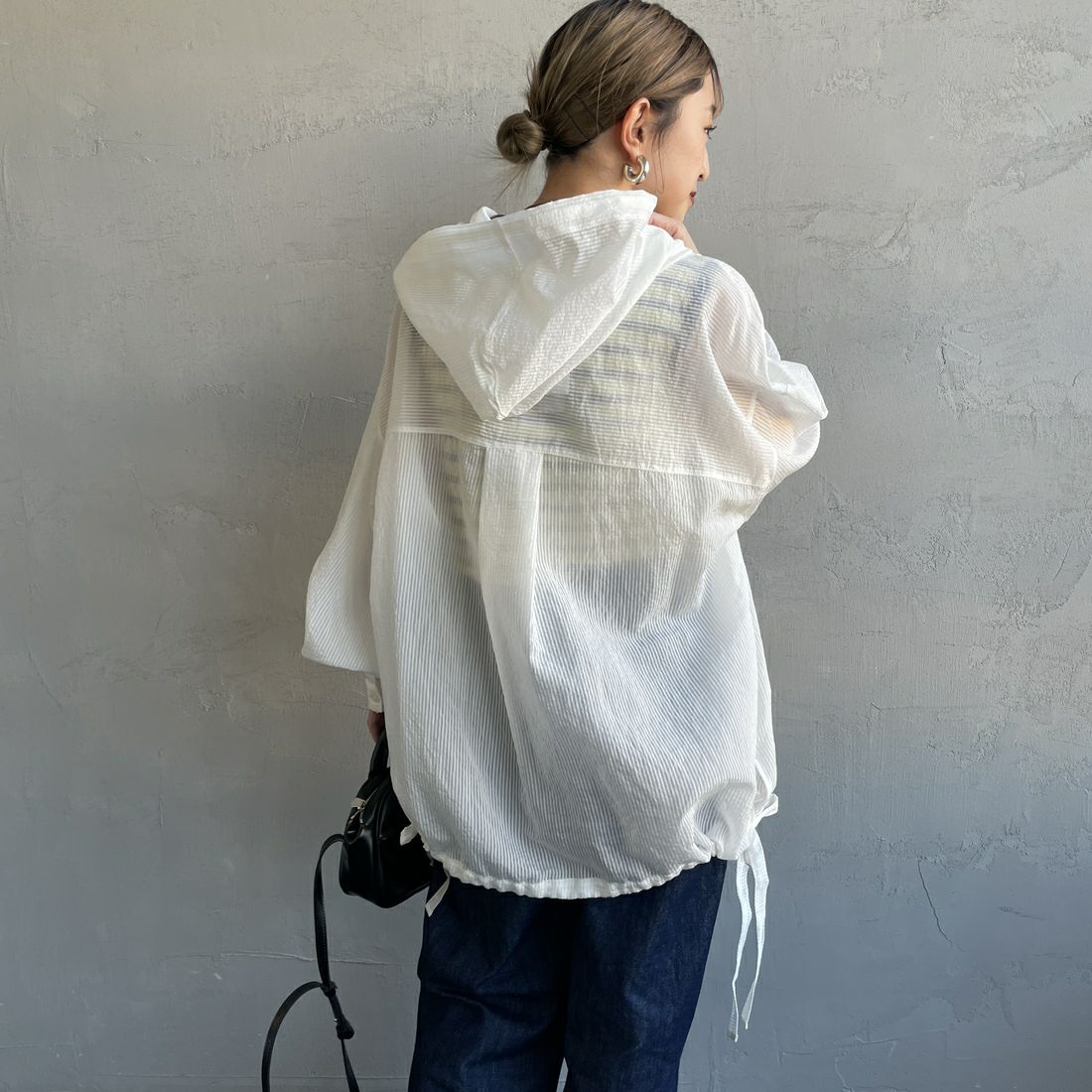 nenom [ネノム] シアーストライプ シャツパーカー [NE25112008] 02 OFF &&モデル身長：150cm 着用サイズ：F&&