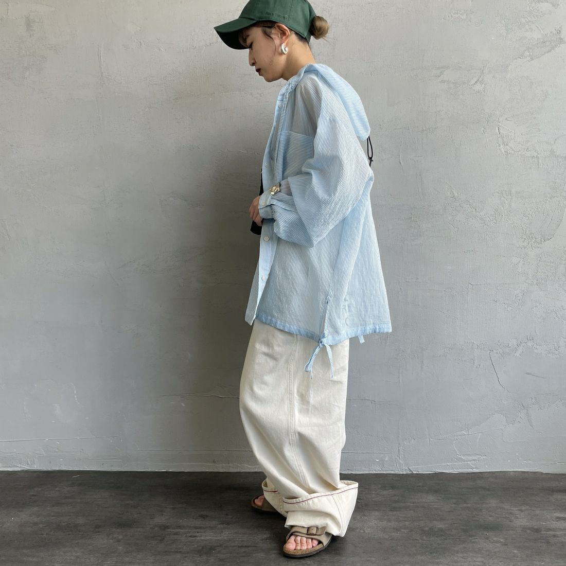 nenom [ネノム] シアーストライプ シャツパーカー [NE25112008] 10 SAX &&モデル身長：150cm 着用サイズ：F&&