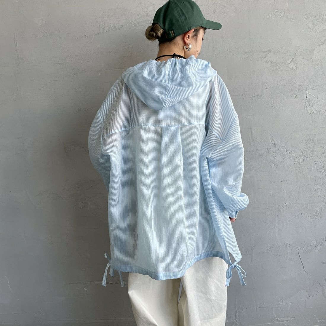 nenom [ネノム] シアーストライプ シャツパーカー [NE25112008] 10 SAX &&モデル身長：150cm 着用サイズ：F&&