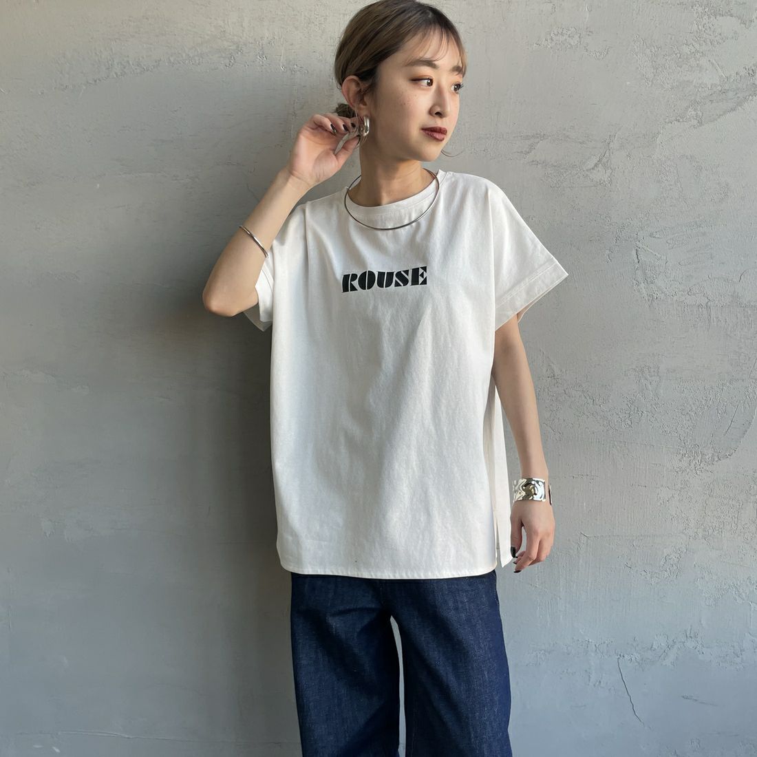 nenom [ネノム] グリッター ロゴTシャツ [NE25112015] 02 OFF &&モデル身長：150cm 着用サイズ：F&&