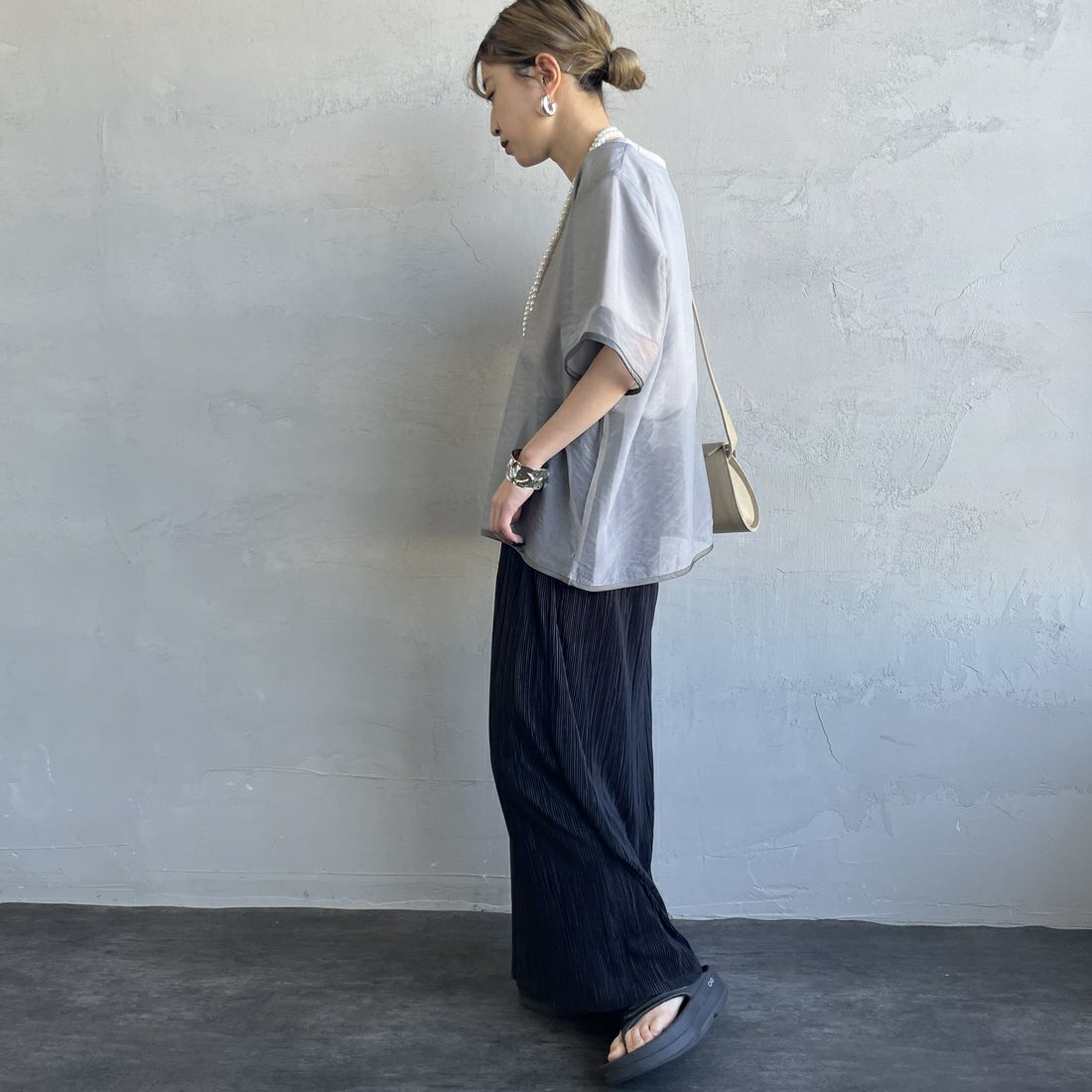 nenom [ネノム] シアーレイヤードTシャツ [NE25112016] 07 GRAY &&モデル身長：150cm 着用サイズ：F&&